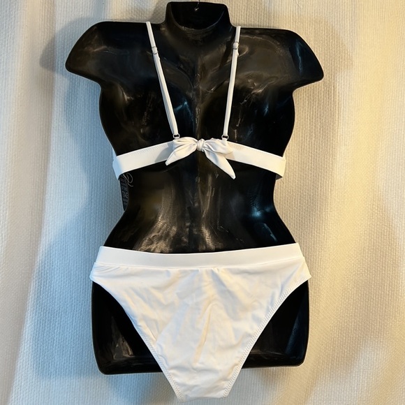 Blooming Jelly All White Sexy Bikini Mixed Sizes Cut Out Bows (top L, bottom M) - Picture 4 of 11